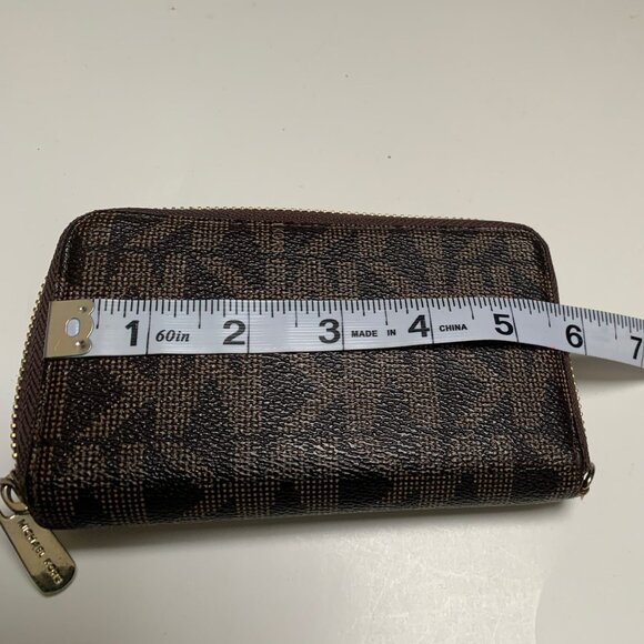 Michael Kors Logo Compact Wallet - Picture 6 of 6